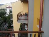 ampio  balcone