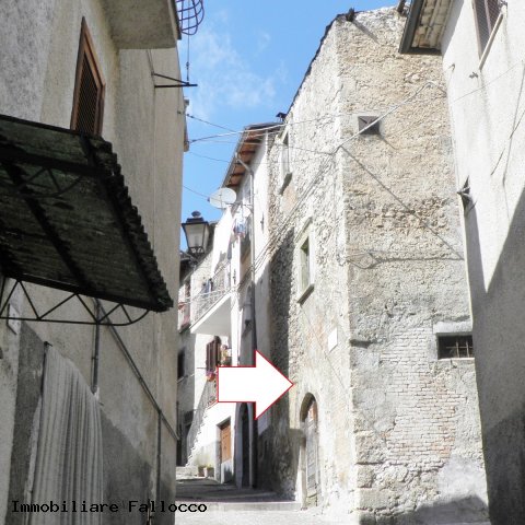 Rif. 502AS1 – Scurcola Marsicana – Antico Palazzetto cielo‑terra in pietra, completamente da ristrutturare