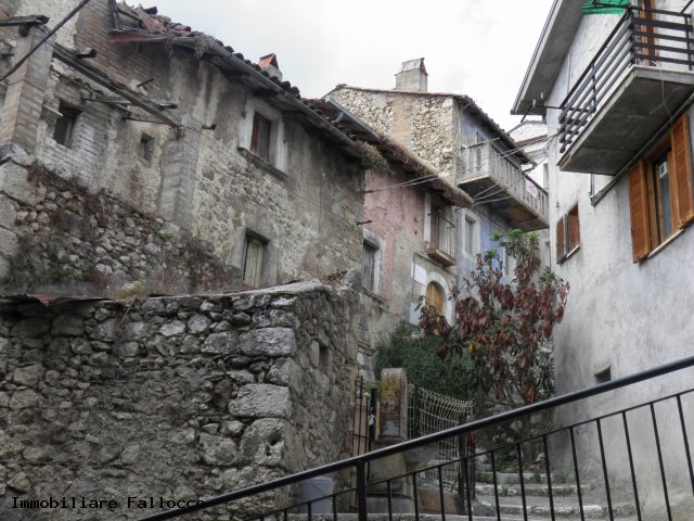 Cielo-terra con cortile  zona