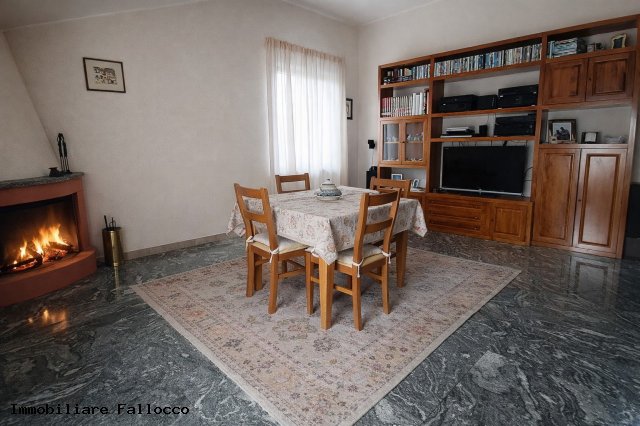 Rif. 455AS – Scurcola Marsicana ampio e luminoso appartamento in villa, centrale e panoramico